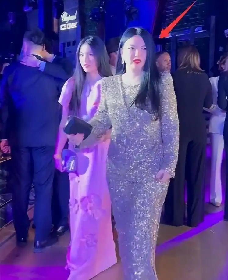 我估计李湘，今天晚上应该是睡不好觉了！1月16日，李湘的多个社交平台账号被禁