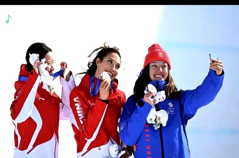 她比谷爱凌跳高整整1米，腾空5米多，裁判却只给了铜牌，英国队当场就炸了。5