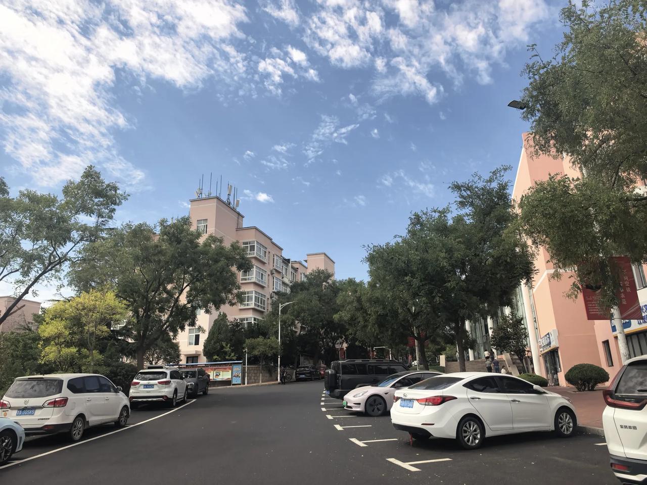 中国和美国之间很大的一个区别是，美国没有出现过独立的封建社会制度形态，它没有经历