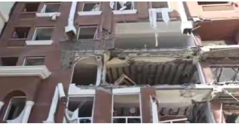 元月31号，伊朗霍尔木兹甘省一处居民楼发生爆炸，听说伊朗海军司令坦格西里被炸身亡