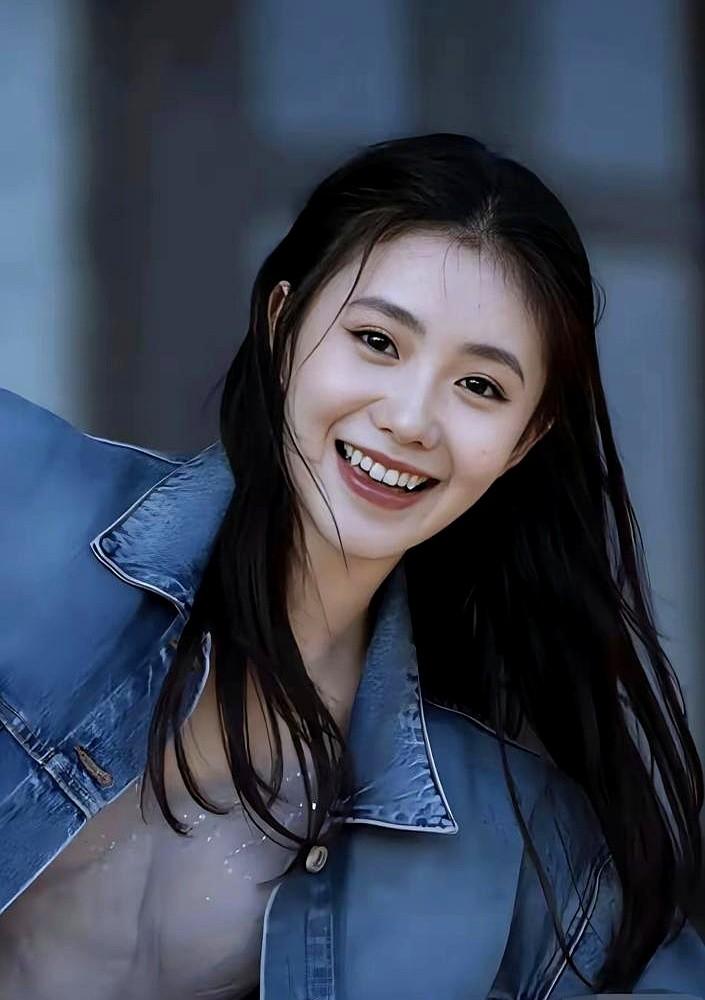 收视率破4，豆瓣评分8.2，这剧火得一塌糊涂。奇怪的是，网上对女主角刘浩存的