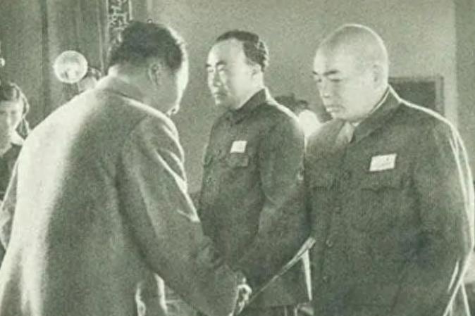 彭德怀去世之后，朱德对着空气流泪发问：一个已经要离世的人到底有什么可怕的呢？1