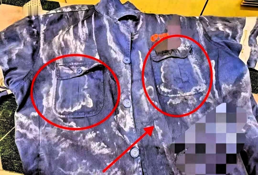 这就是包钢一线工人的工作服，上面那些发白的印子，根本不是啥普通脏东西，是高温车
