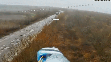 库皮扬斯克现状，乌军的装甲车趟满道路，用汽车送人，又被大规模追踪，刚到就失去了交