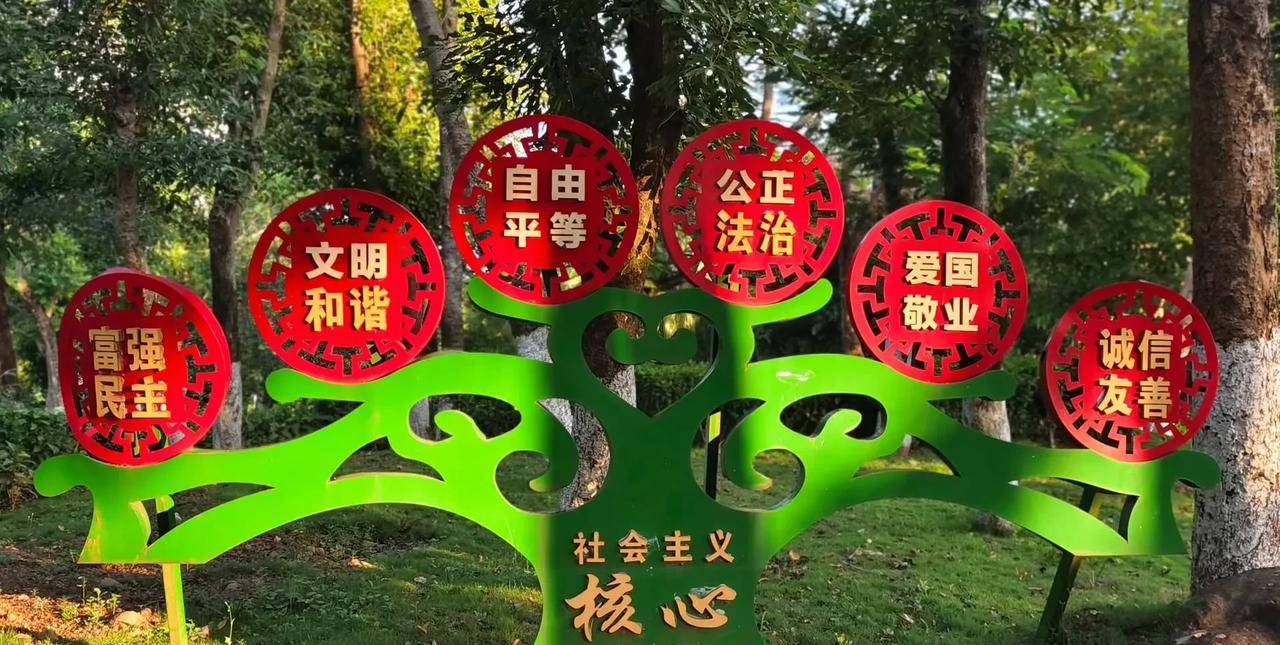 有多少党员领导干部愿意并自觉地在监督下工作生活呢？《中国纪检监察报》发表了权威