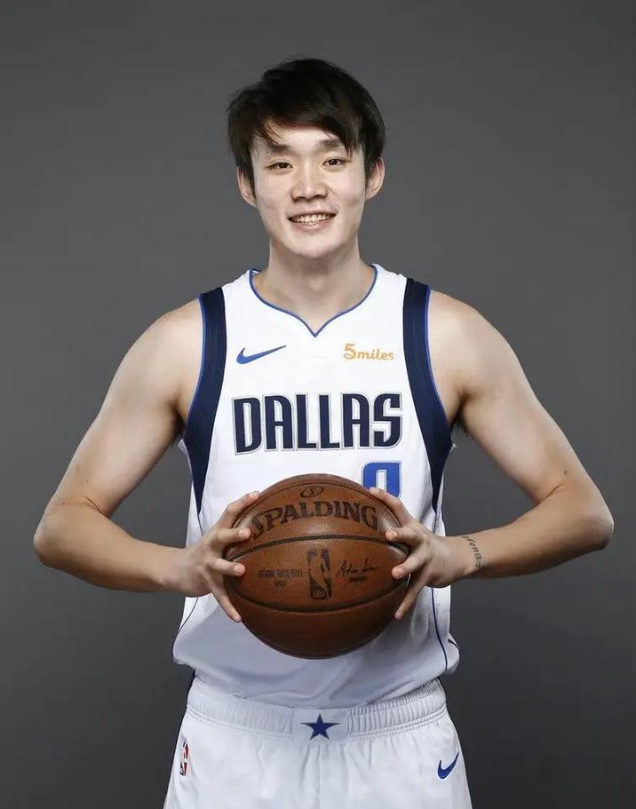 丁彦雨航正式宣布退役：15岁进入山东青年队；16岁初入国青；17岁青年联