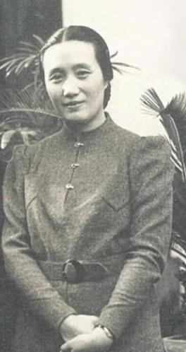 1925年，连生4女的董竹君，为圆丈夫儿子梦，冒死怀第5胎，她肚大肥圆，爱吃辣椒