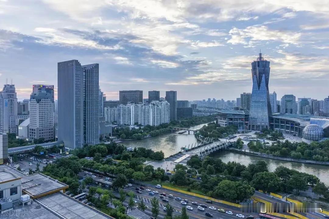 2024成都百强企业榜单揭晓：通威高居第二，成都银行位列第十近日，备受瞩目的