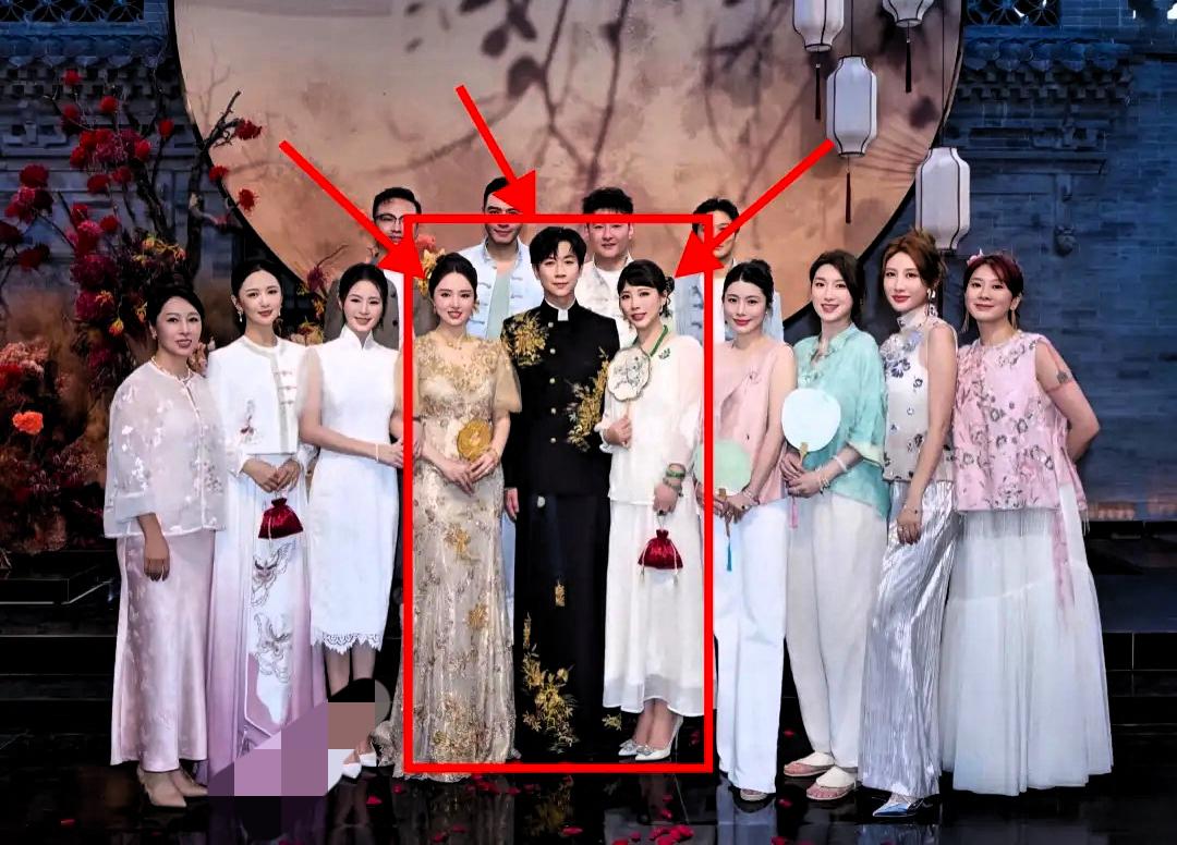 董璇这下彻底失算了，本来这次结婚，自己明明是新娘，却发现自己被挤到配角位置。