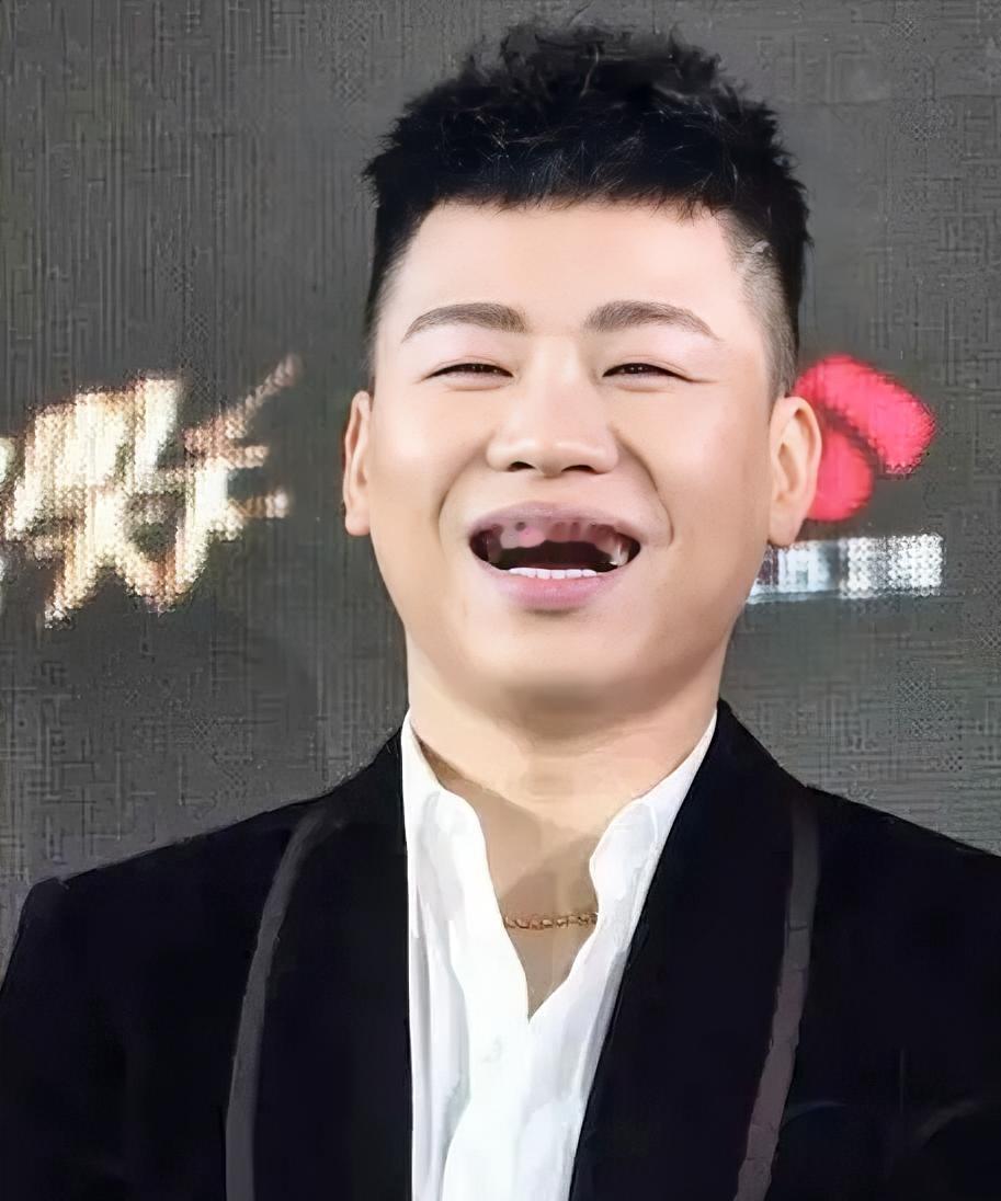 黄圣依问胡彦斌：“你已经来参加了四季《再见爱人》了，就没有想过要结婚吗？”胡彦斌