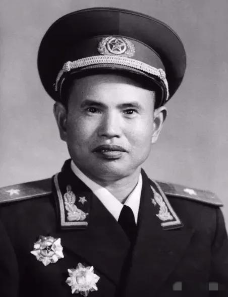 1941年，王耀南在勘察黄崖洞路上，随手击毙一头野狼，身边参谋毫不知情，数月后日