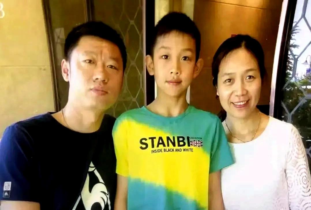 青岛小伙张展硕，这天赋简直藏都不住！爸妈都是前田径运动员，基因buff直接叠满—