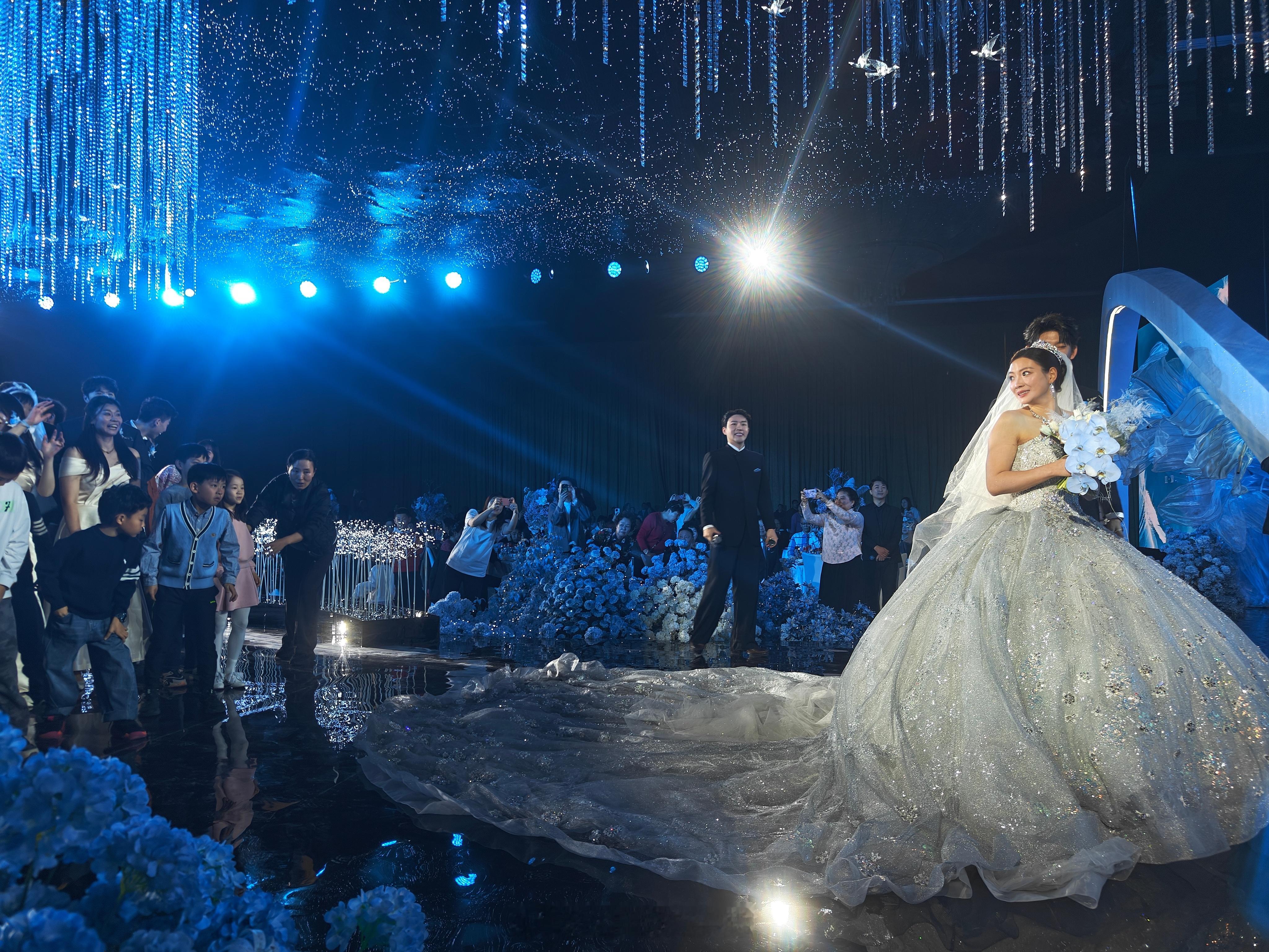 抛绣球，最后是哪位收到雅琼的这份心意？刘雨辰黄雅琼婚礼