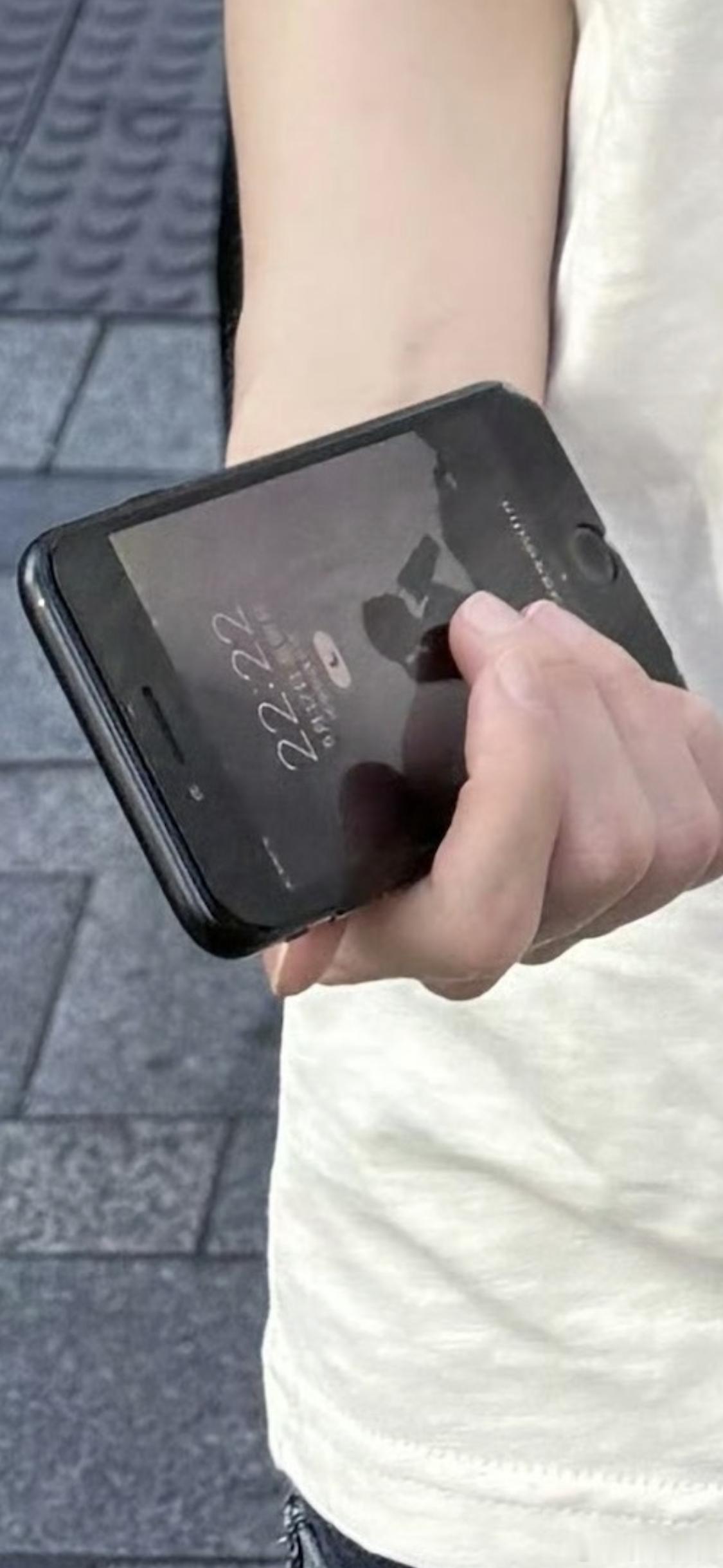 香港满大街随处可见home键iPhone！