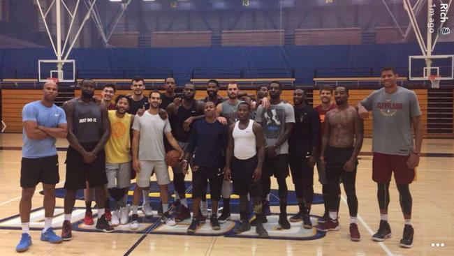 32岁冠军中锋现身骑士训练营 他渴望重返nba