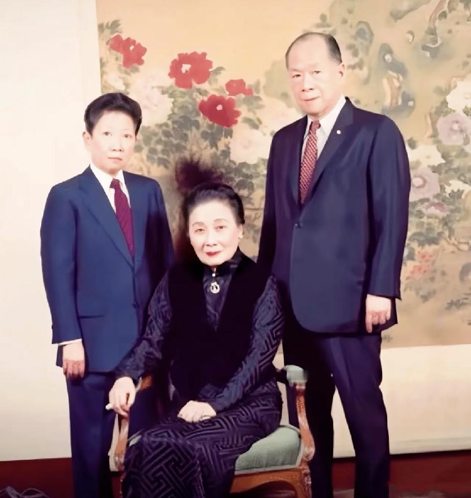 孔令侃曾经想把宋美龄推上武则天的位置，自己则变成皇外甥武三思。宋美龄则比孔令侃