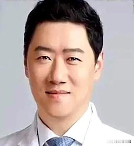 🏥“他从消毒工干到三甲院长！”上海新华医院新掌门上任，揭开医生晋升的残酷真相…