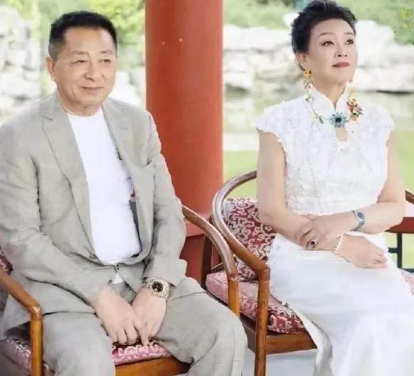 离婚多年仍照顾前公婆，嘴上不说好却总夸夫家，真相到底是什么？张兰和前夫爸早些年