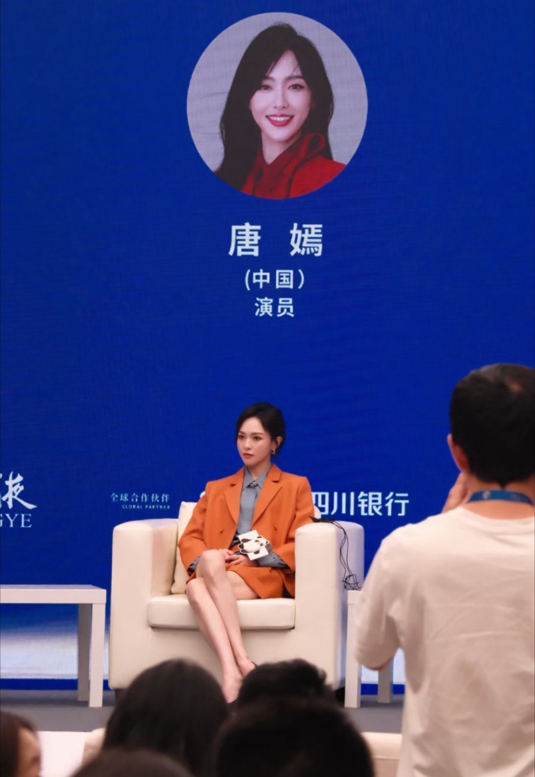 卧槽真不中了想舔唐嫣的腿[微笑]​​​