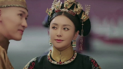 2017年《延禧攻略》开拍时，于正找到秦岚说，“你能来演富察皇后吗？”秦岚拿