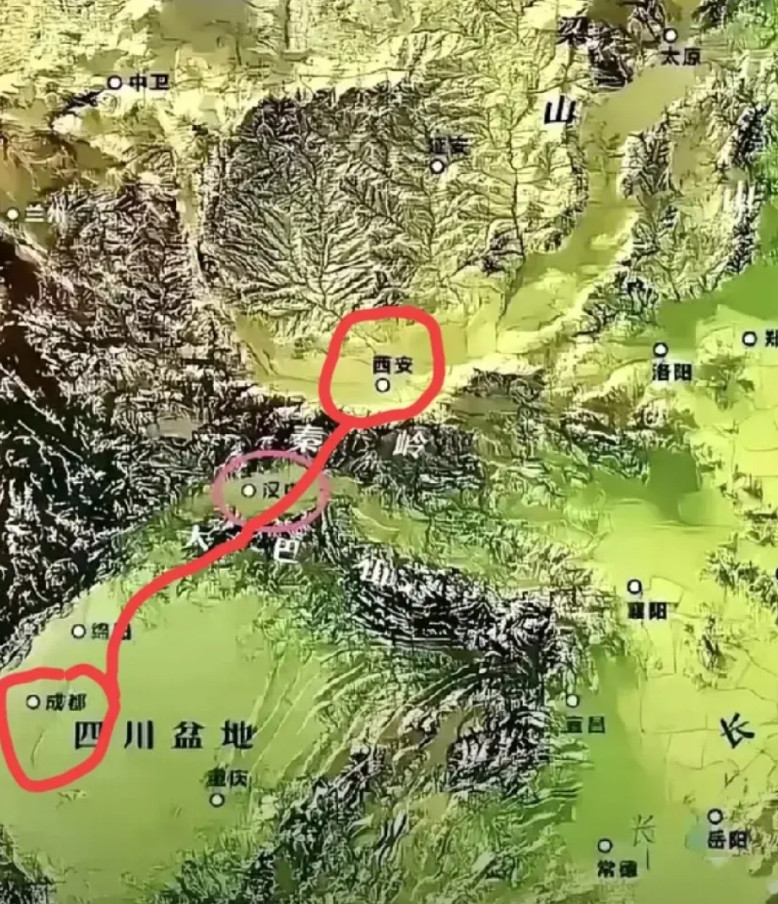 原来成都和西安这么远啊，令人震撼！两地距离800公里左右，但是大山环绕，路太难走