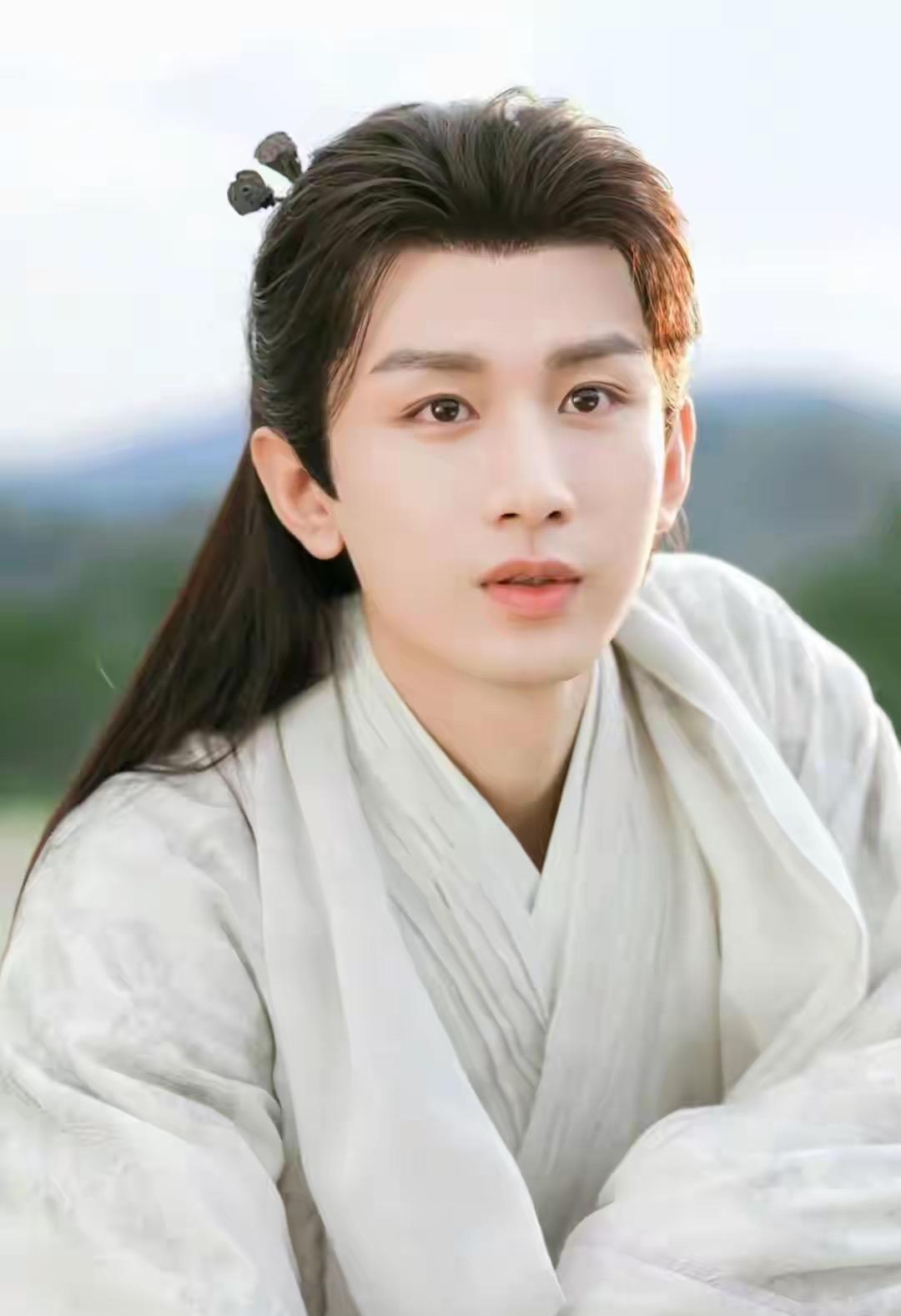成毅也挺无奈的，明明什么都没做，只是和以前一样演了一个角色，就被网友吐槽成这