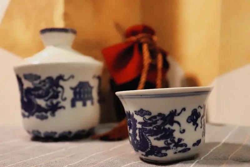 白酒还需要再等等，因为现在仍然很严、很紧。没有人敢拿自己的前途开玩笑。以前工