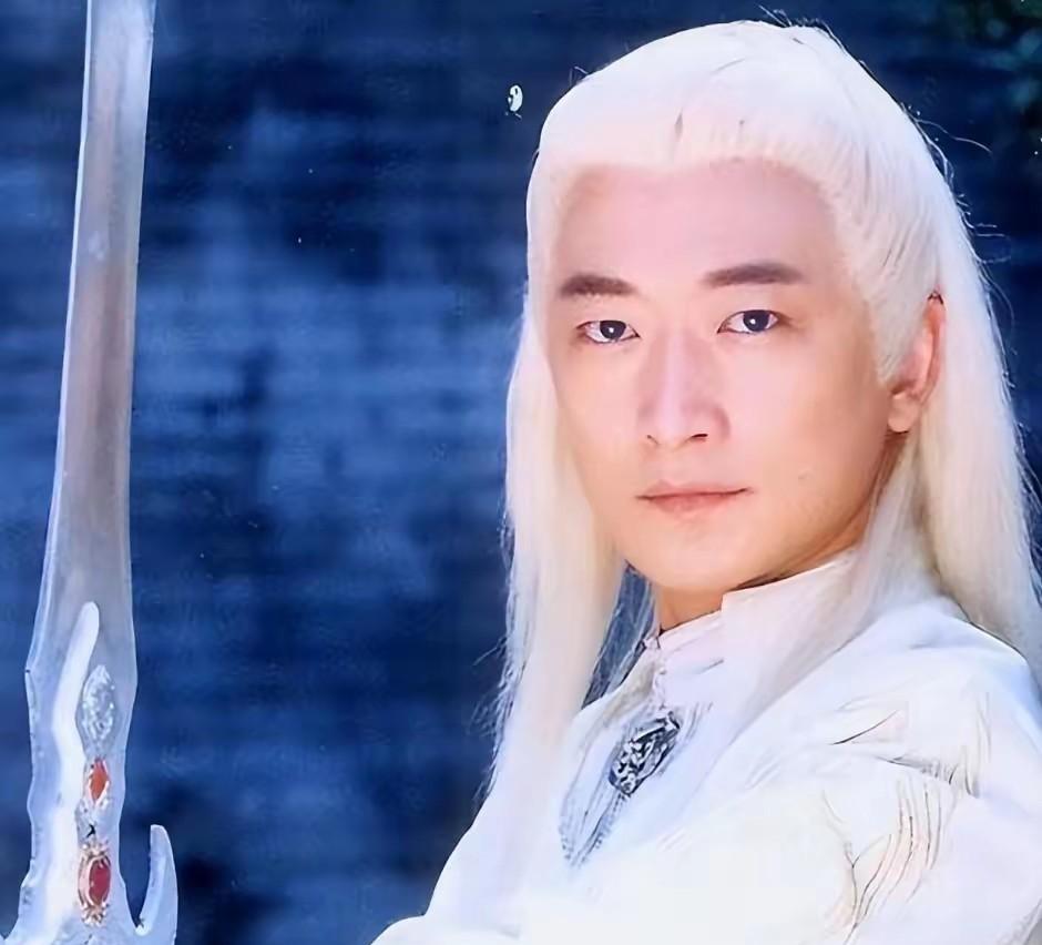 终于知道邵峰为什么会出演《灼灼韶华》中的田大少了！因为编剧可以让前30集中的坏人