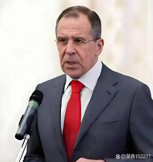 出来了！梅德韦杰夫和绍伊古的名字没了，76岁的拉夫罗夫顶上去了。不是论功行赏，