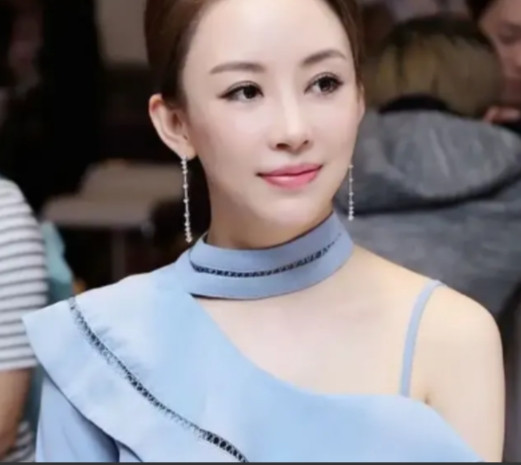 当年，身价10亿的九球天后潘晓婷公开征婚，可是男生们看到择偶条件后却纷纷望而止步