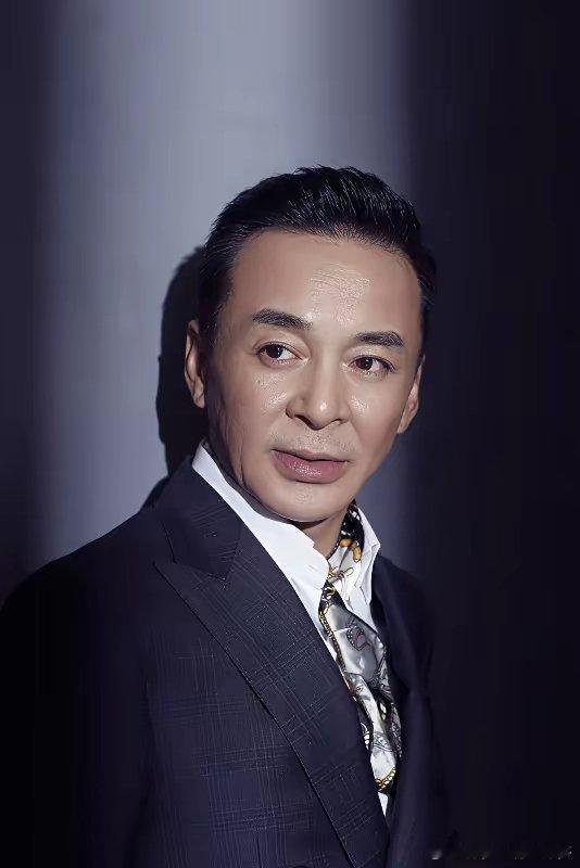 我有预感靠着《主角》这剧再次出圈的演员或许不是演米兰的王晓晨，而是公认的老戏骨石