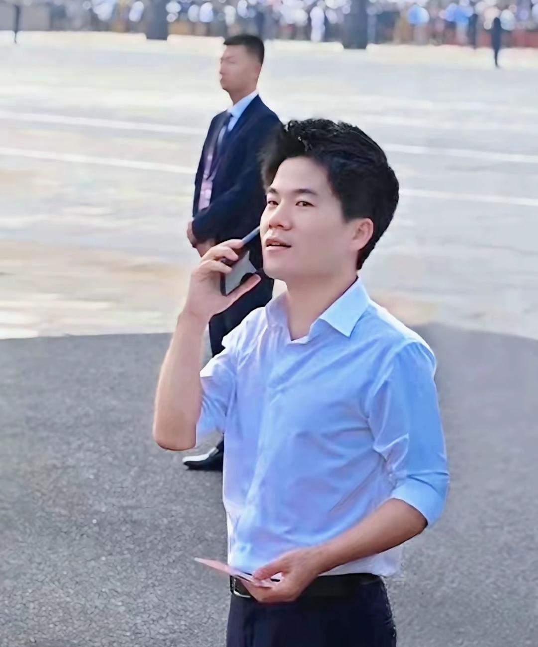 董宇辉连更七条阅兵观礼视频，与辉同行的GMV三小时超3600万，主播们没慌，哈药