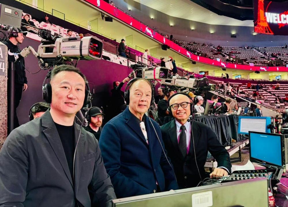 不得不说!现在张卫平已经成为“杨吹”了,看到杨瀚森投射三分球,张卫平就大喊:有了