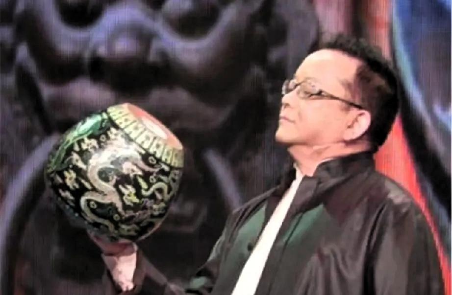 脸都打肿了！新华社这回算是直接把那个遮羞布给掀开了。当初那一帮子专家信誓旦旦说