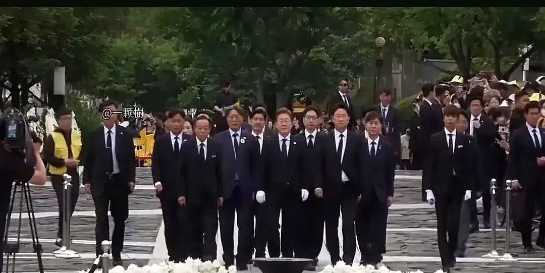 文在寅李在明午饭：政治圈“王不见王”---