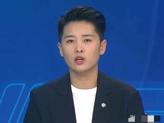 前国手顾若晨说：王曼昱不论从实力，还是从战术上都打得非常好，她前后调动，