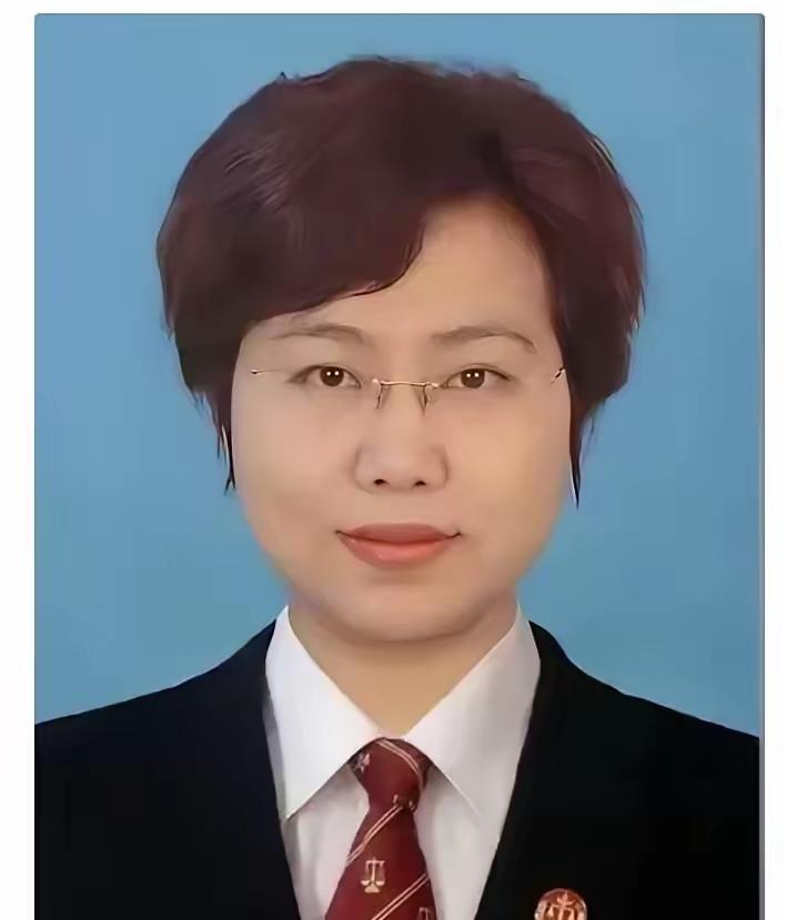 你可曾想过，一位1974年出生的女子，如何一步步走到今天？她叫陈春梅。陈同志的孙