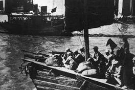 1948年夏，斯大林发来电报警告道：“跨过长江有毁灭的风险。”随后到来的12月一