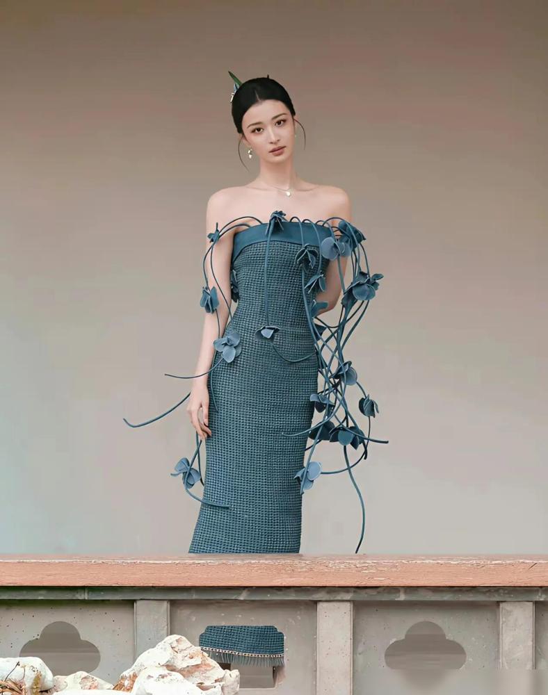 王楚然压箱底3年的S+剧突然定档那天，腾讯后台140部积压剧的制片人集体沉默——