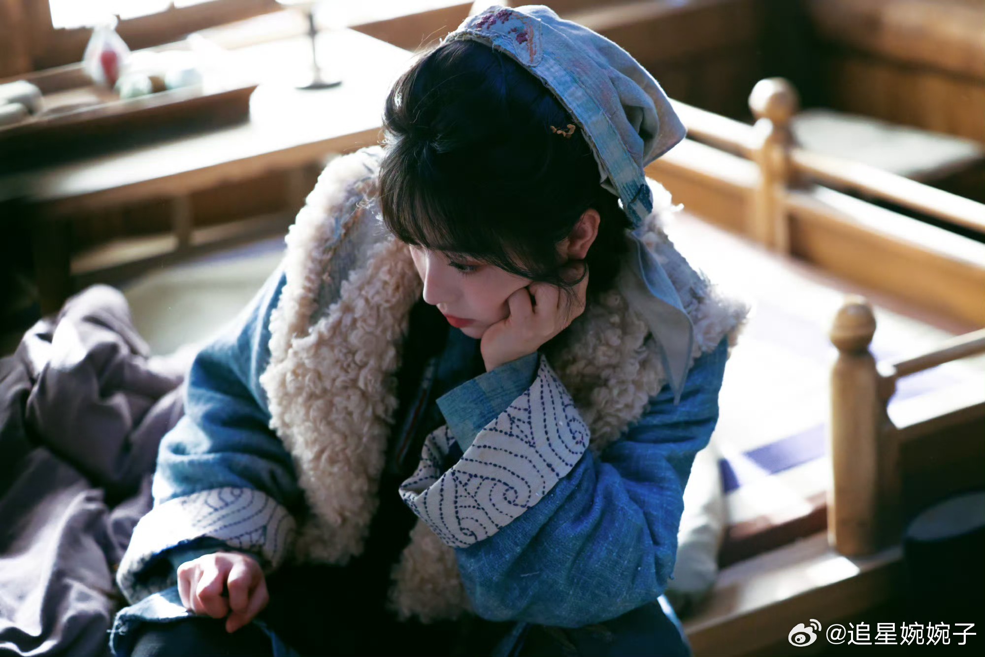 田曦薇新剧男人就要赘好的越看越沦陷在樊长玉的温柔里🥹，看到路边有人受难就毫不