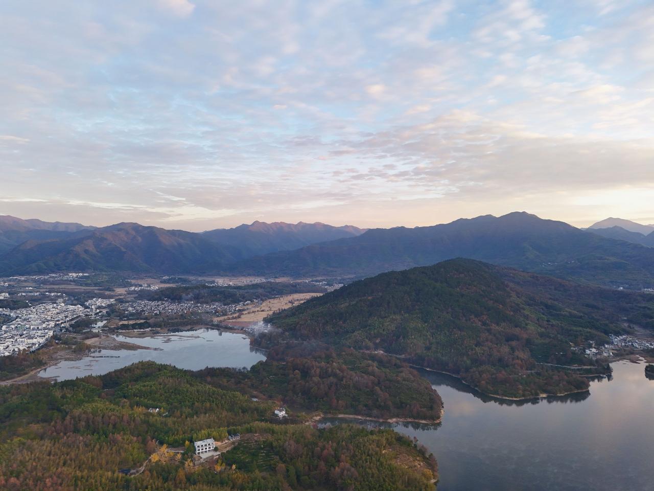 给那些处在离婚边缘的朋友一个建议，在孩子未成人之前尽量不要离婚，因为离婚对孩子造