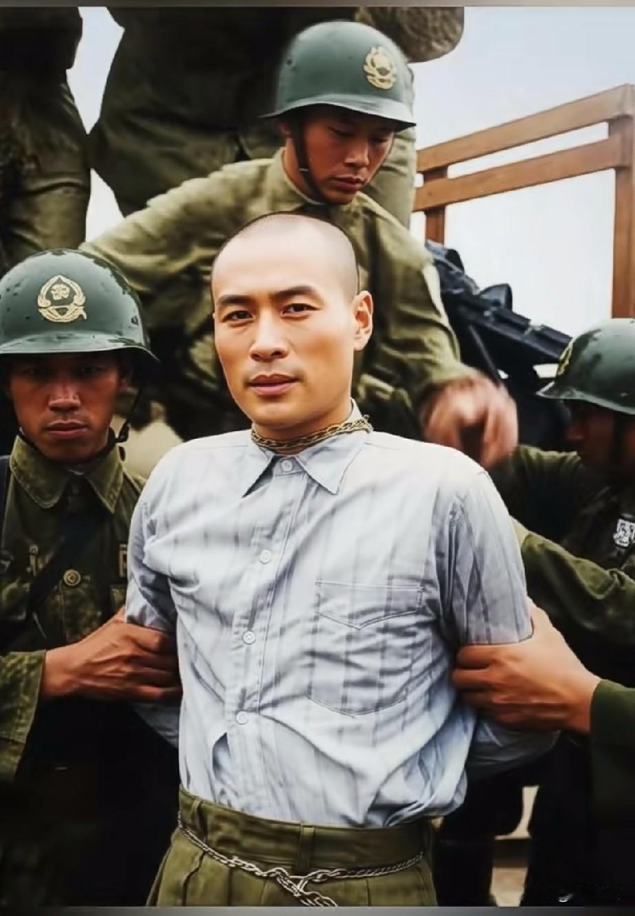 刑场笑对生死这两张照片，跨越时空的对比，让人泪目。聂曦烈士原名聂能辉，19