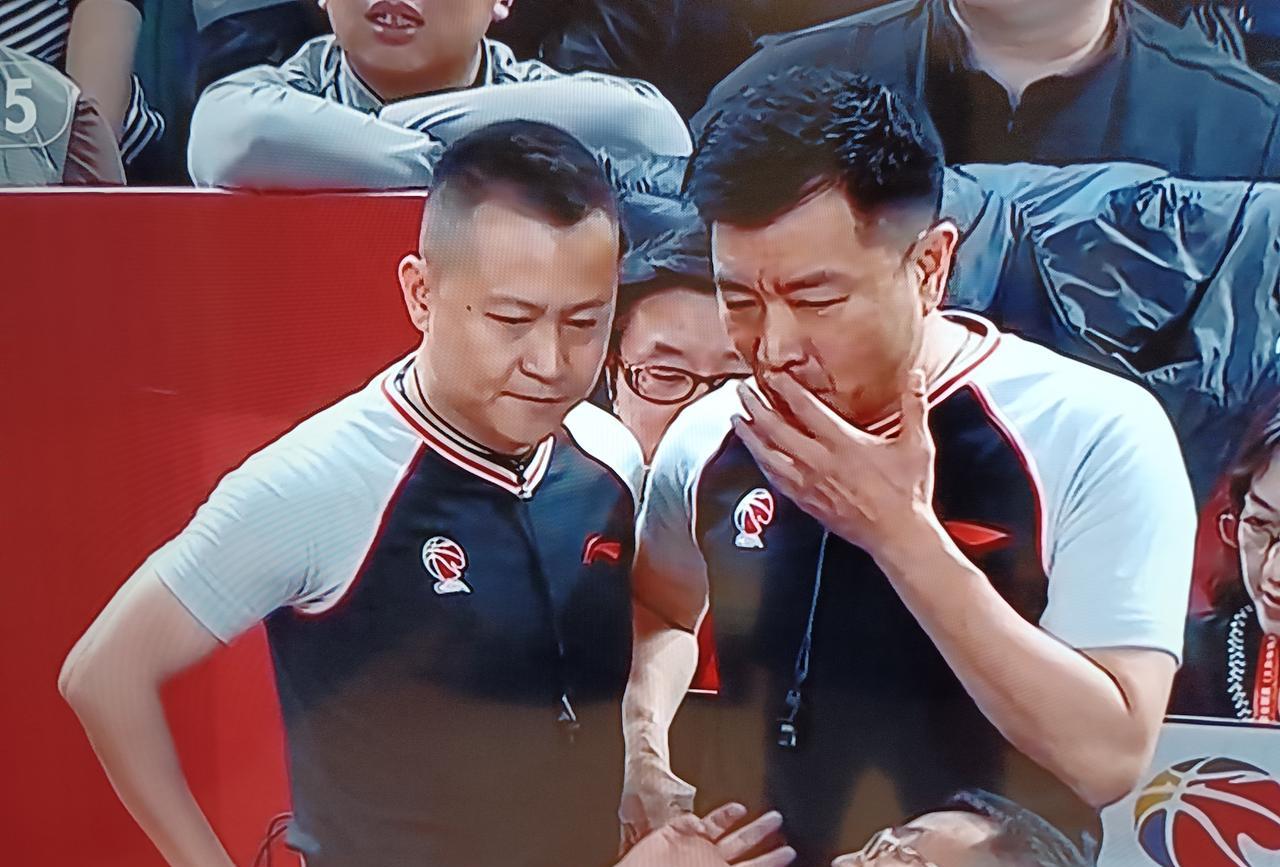 王少杰肘抡迪亚洛，没有得到追加处罚，王少杰逃过一劫。广东球迷，以及王少杰应该感谢