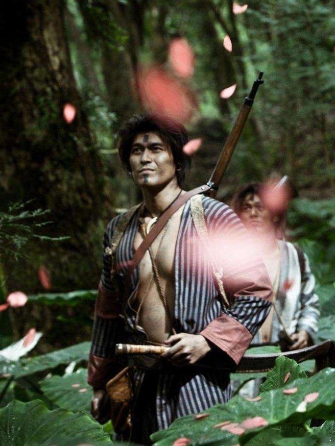 武松打完老虎打鬼子一个演员饰演不同的角色居然能够有这么大的区别