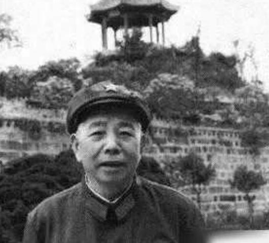 1955年1月，徐立清副部长私自将自己的名字写进了中将的名单中，却没想到这个举动