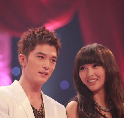 热点话题:还记得给唐嫣祈福的邱泽么? 如今长