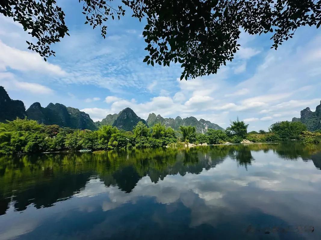 一提到刀郎，有人就会说是蹭刀郎的热点，那么请问，刀郎翻唱红歌是不是也在蹭红歌经典