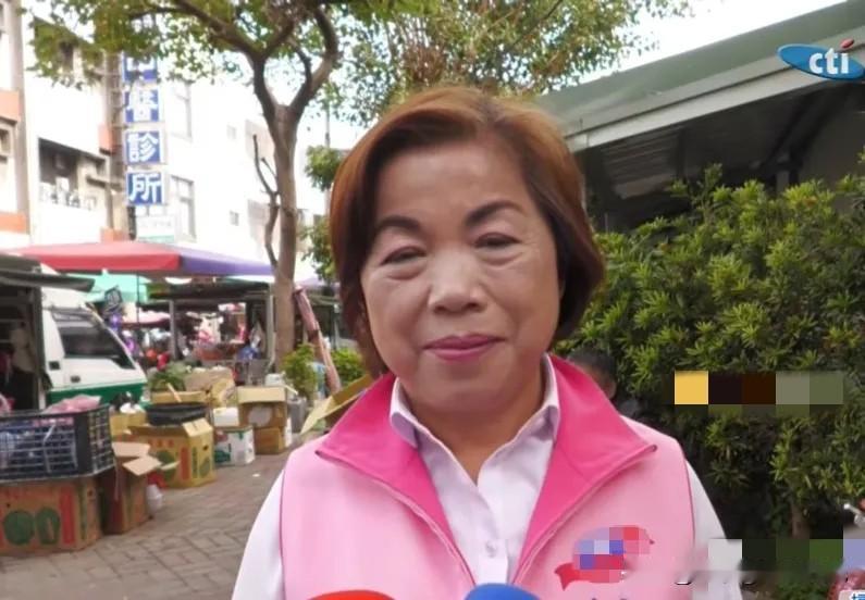 看着杨琼樱不辞劳苦地跑行程，心中有些五味杂陈。杨琼璎昨天白天在立院参加会议，