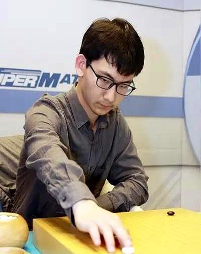 2023三星杯丁浩赢了金志锡，关键就在金志锡那步50夹。说激进？其实就是贪——他