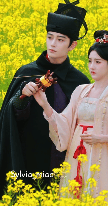 《司宫令》丁禹兮宋祖儿油菜地里的路透，有cp感吗？